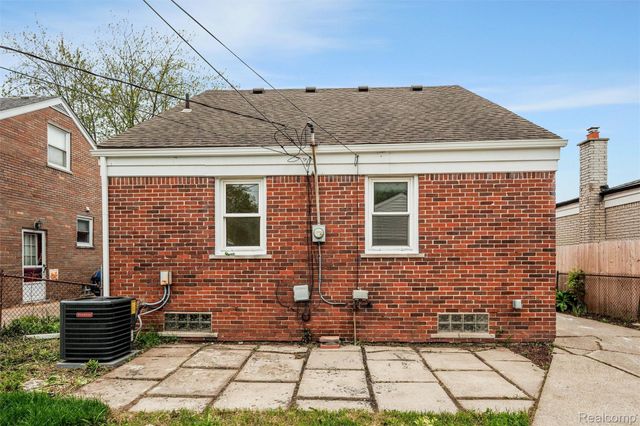 27935 Grant Street, St. Clair Shores, MI 48081
