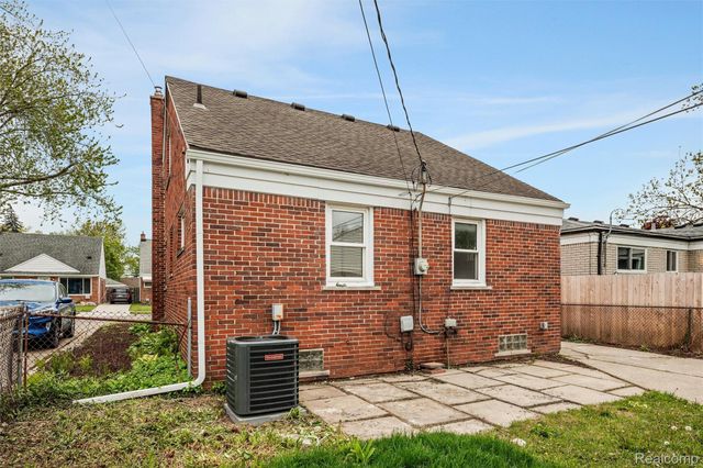 27935 Grant Street, St. Clair Shores, MI 48081