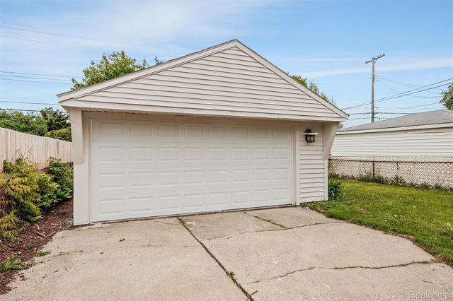 27935 Grant Street, St. Clair Shores, MI 48081