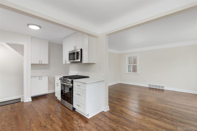 27935 Grant Street, St. Clair Shores, MI 48081