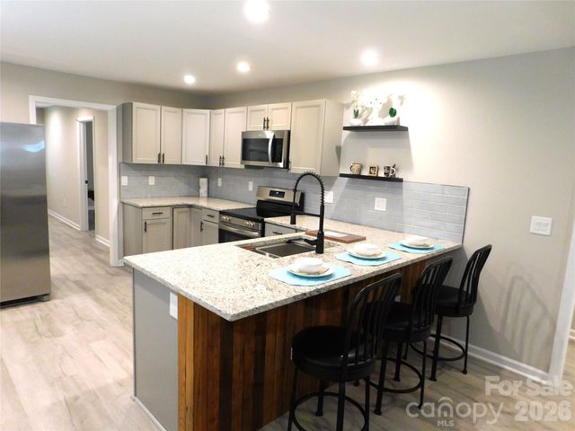 107 W Poplar Street, Stanley, NC 28012