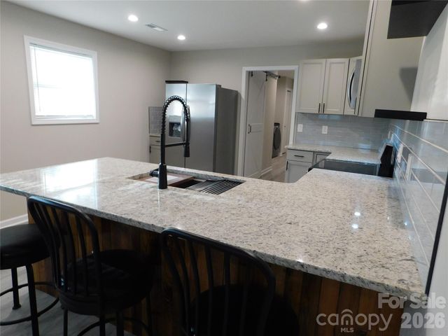 107 W Poplar Street, Stanley, NC 28012