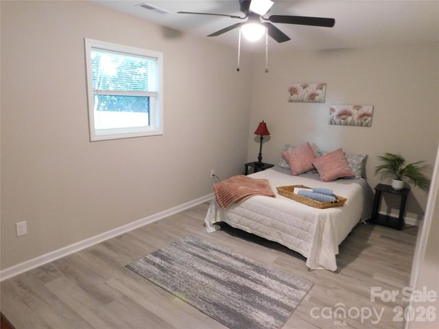 107 W Poplar Street, Stanley, NC 28012