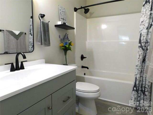 107 W Poplar Street, Stanley, NC 28012