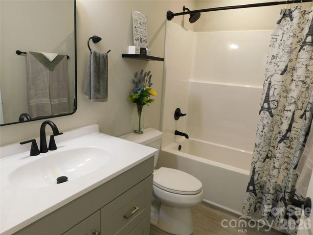 107 W Poplar Street, Stanley, NC 28012