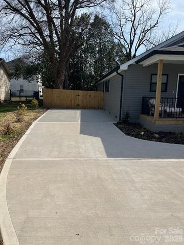 107 W Poplar Street, Stanley, NC 28012