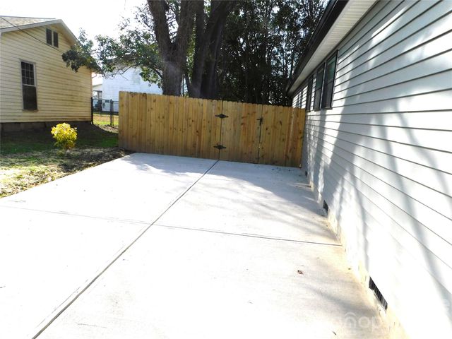 107 W Poplar Street, Stanley, NC 28012