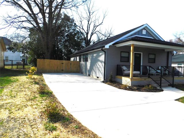 107 W Poplar Street, Stanley, NC 28012