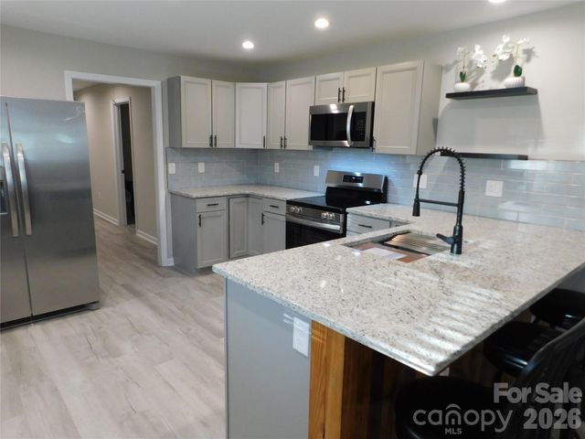 107 W Poplar Street, Stanley, NC 28012