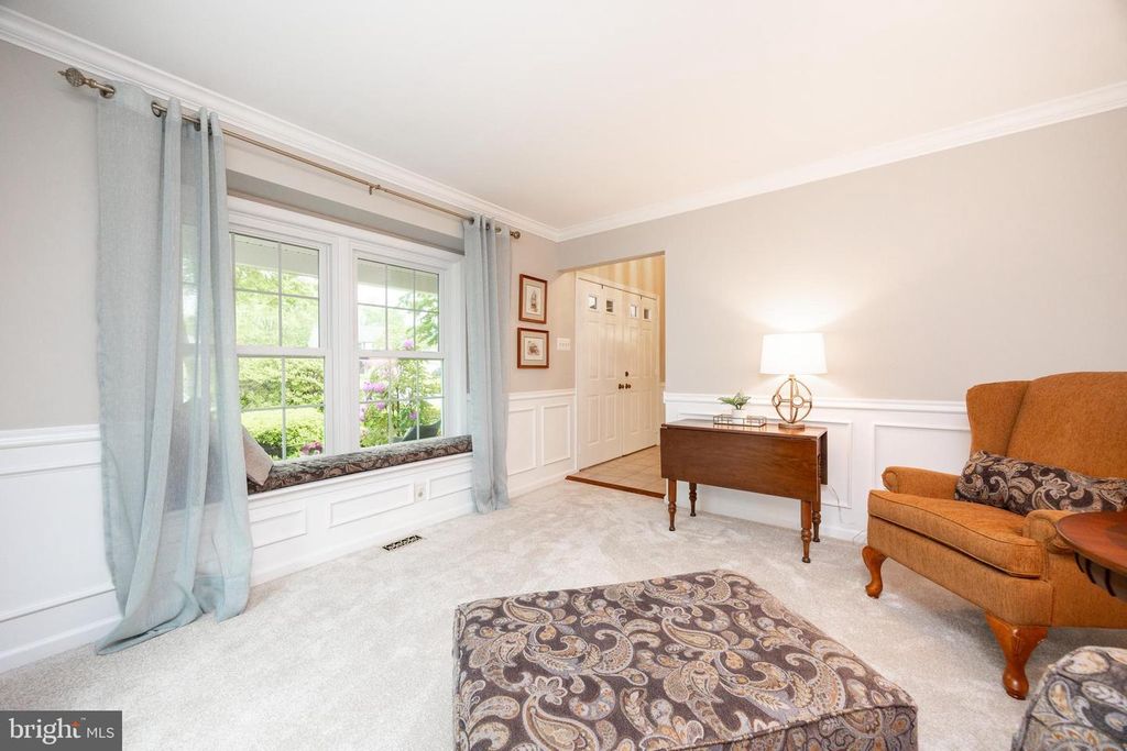 211 RAVENWOOD RD, Exton, PA 19341