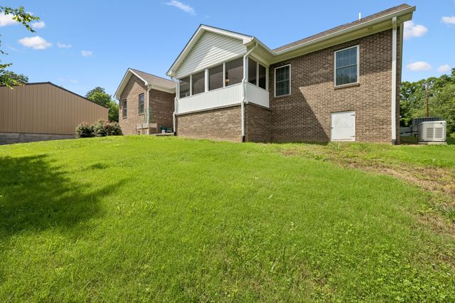 1421 Oakmont Cir, Centerville, TN 37033