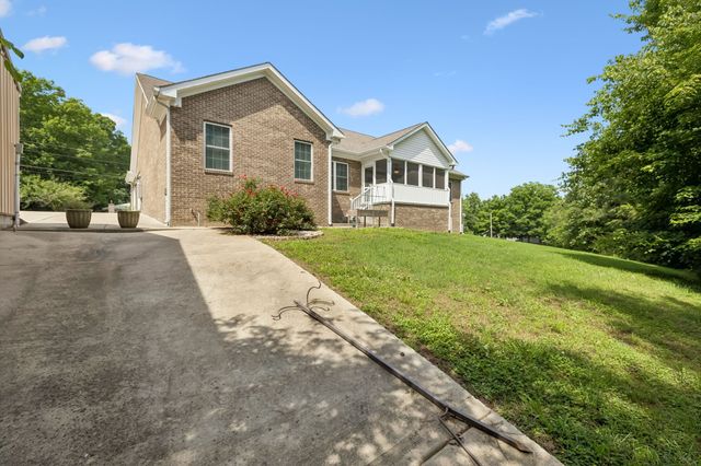 1421 Oakmont Cir, Centerville, TN 37033