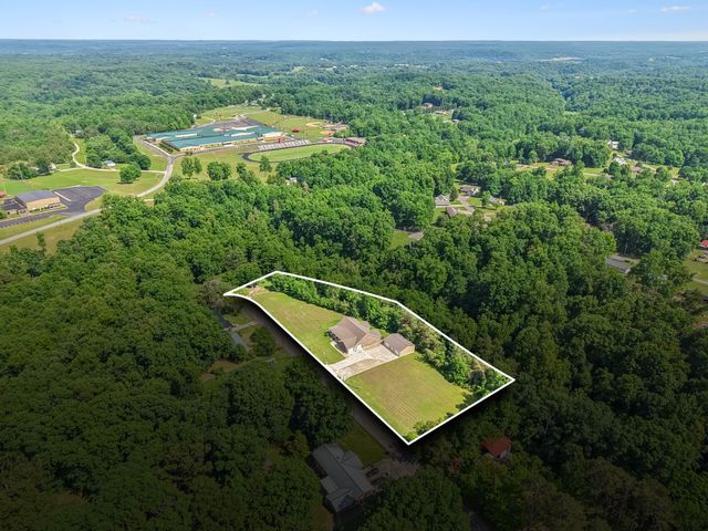 1421 Oakmont Cir, Centerville, TN 37033