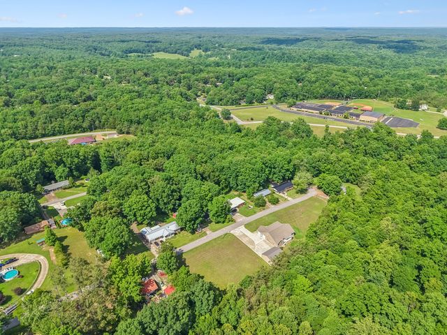 1421 Oakmont Cir, Centerville, TN 37033