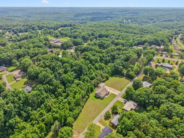 1421 Oakmont Cir, Centerville, TN 37033