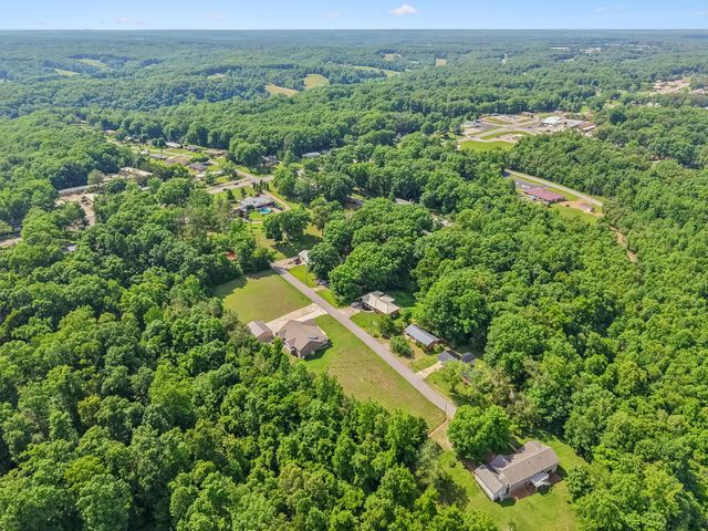 1421 Oakmont Cir, Centerville, TN 37033