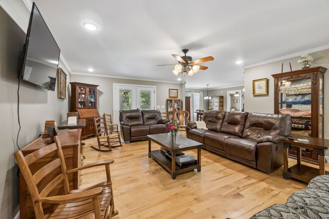 1421 Oakmont Cir, Centerville, TN 37033