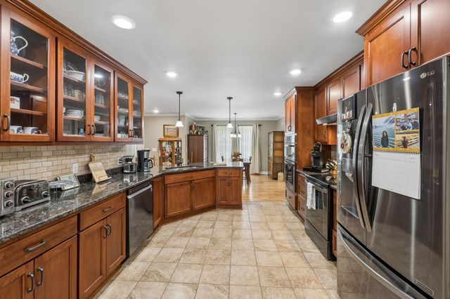 1421 Oakmont Cir, Centerville, TN 37033