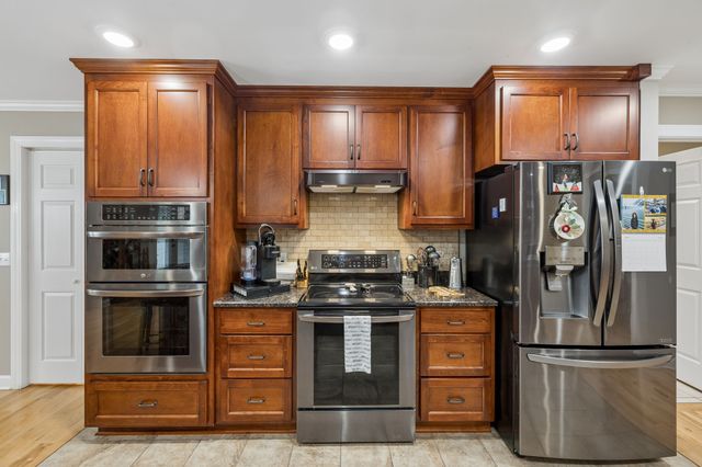 1421 Oakmont Cir, Centerville, TN 37033