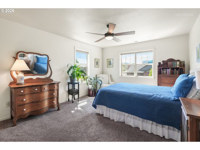 2847 HIDDEN MEADOW Dr, Mc Minnville, OR 97128