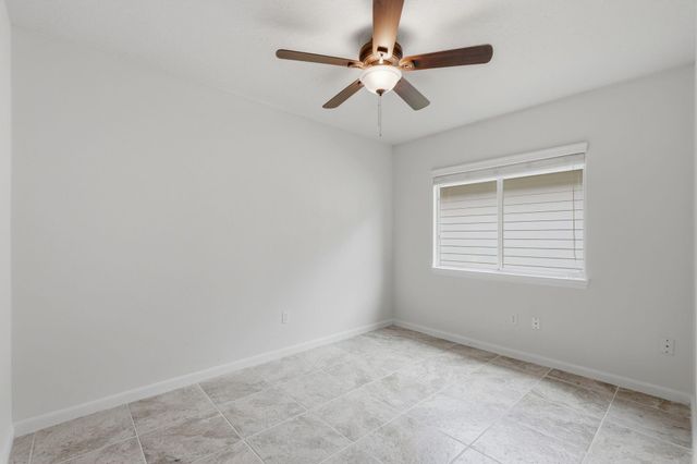 1004 Oak Glen Drive, Conroe, TX 77378