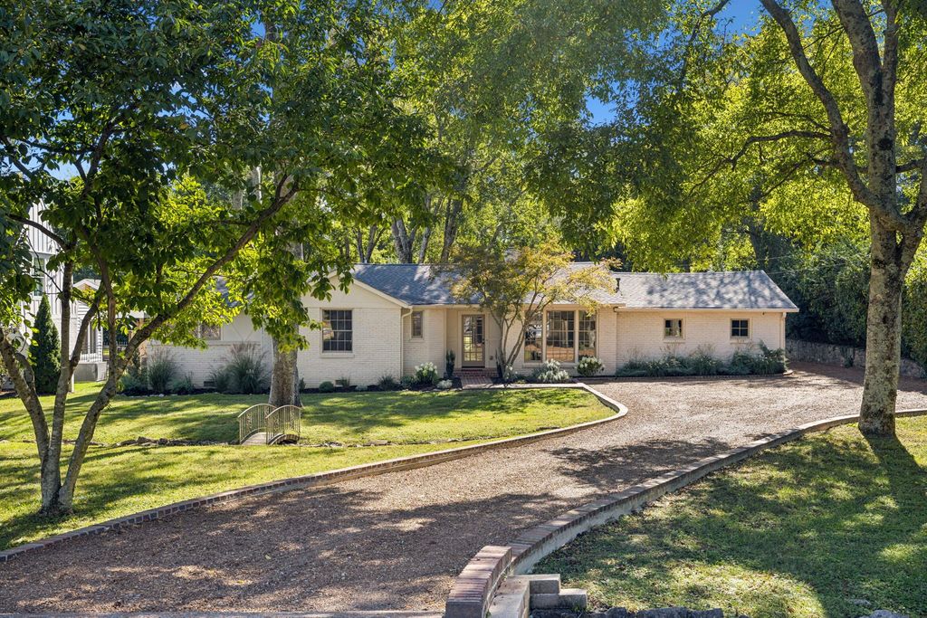 2221 Hobbs Rd, Nashville, TN 37215