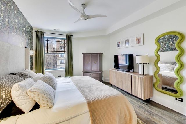 1136 W Pratt Boulevard 2S, Chicago, IL 60626