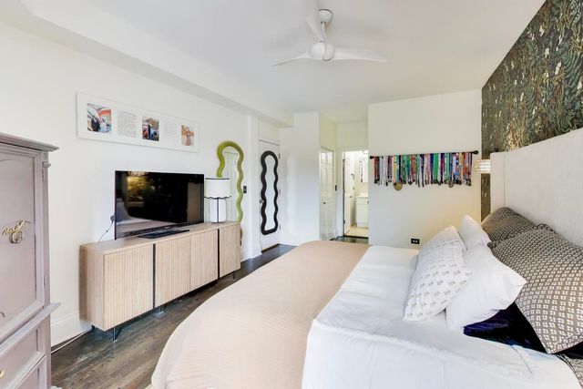 1136 W Pratt Boulevard 2S, Chicago, IL 60626