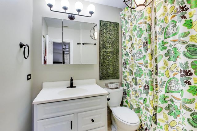 1136 W Pratt Boulevard 2S, Chicago, IL 60626