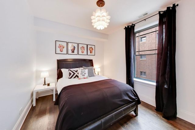 1136 W Pratt Boulevard 2S, Chicago, IL 60626