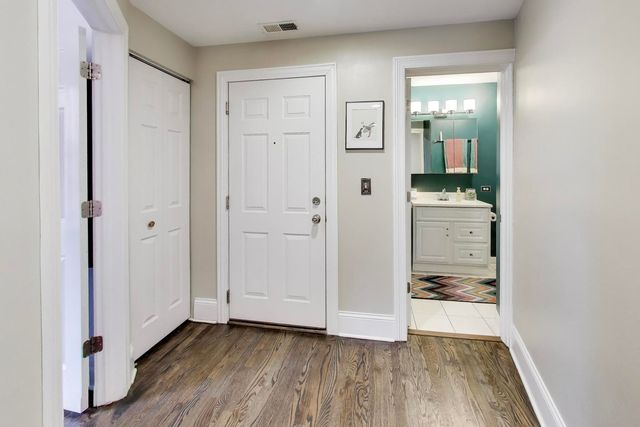 1136 W Pratt Boulevard 2S, Chicago, IL 60626