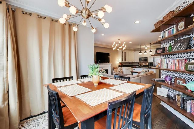 1136 W Pratt Boulevard 2S, Chicago, IL 60626