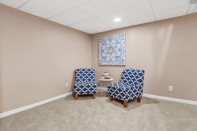 525 Bradbury Lane, Geneva, IL 60134