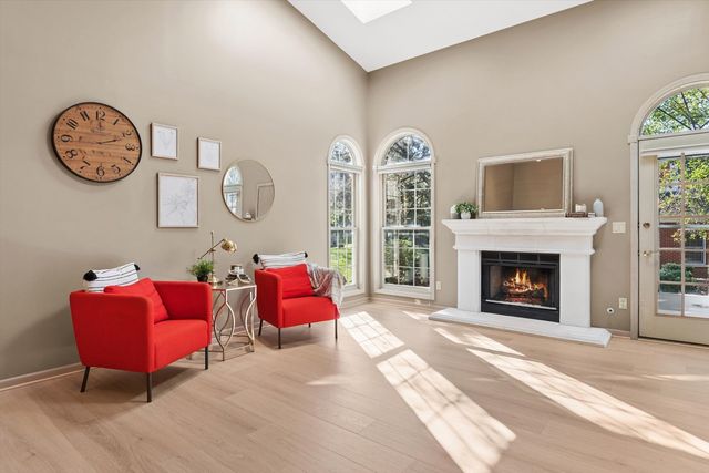 525 Bradbury Lane, Geneva, IL 60134