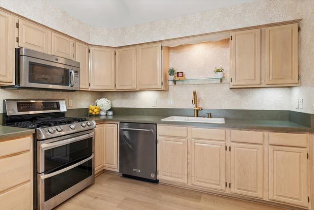 525 Bradbury Lane, Geneva, IL 60134
