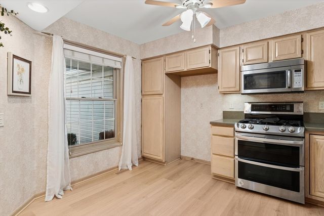 525 Bradbury Lane, Geneva, IL 60134
