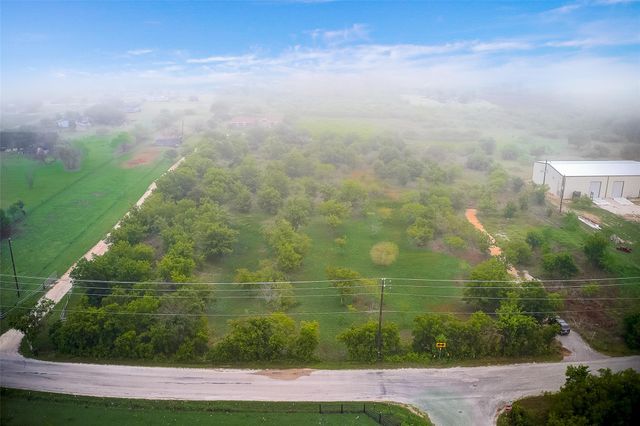 788 Williamson RD, Niederwald, TX 78640