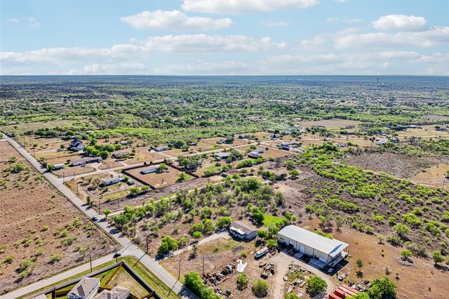 788 Williamson RD, Niederwald, TX 78640
