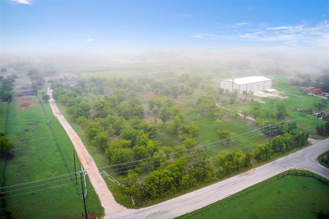 788 Williamson RD, Niederwald, TX 78640