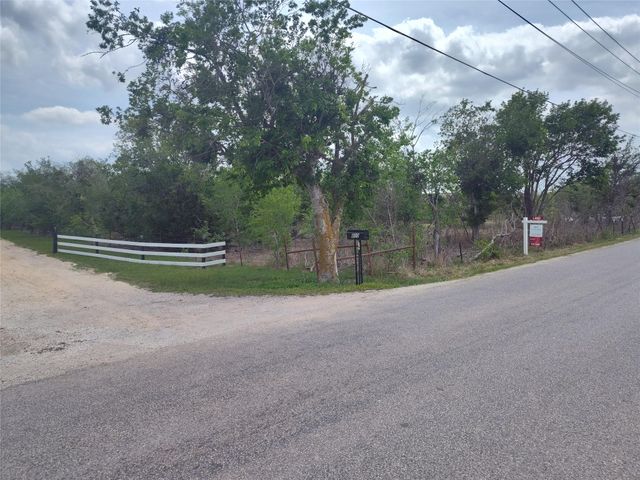 788 Williamson RD, Niederwald, TX 78640