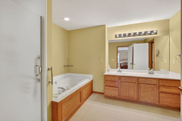 277 S 79th Street 307, West Des Moines, IA 50266