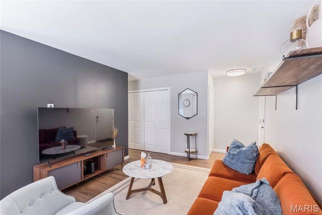 9920 Bunker Hill Drive E, St Louis, MO 63123