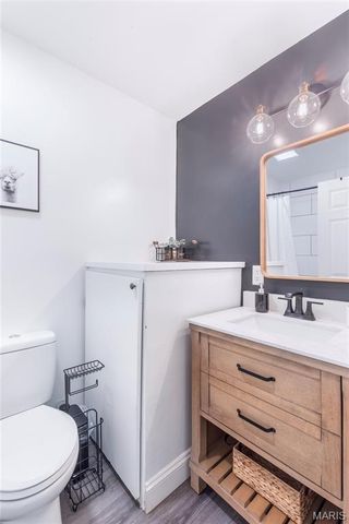 9920 Bunker Hill Drive E, St Louis, MO 63123