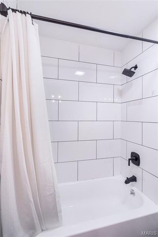 9920 Bunker Hill Drive E, St Louis, MO 63123