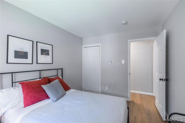 9920 Bunker Hill Drive E, St Louis, MO 63123