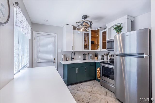9920 Bunker Hill Drive E, St Louis, MO 63123