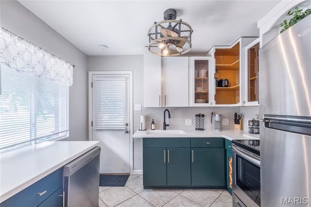 9920 Bunker Hill Drive E, St Louis, MO 63123