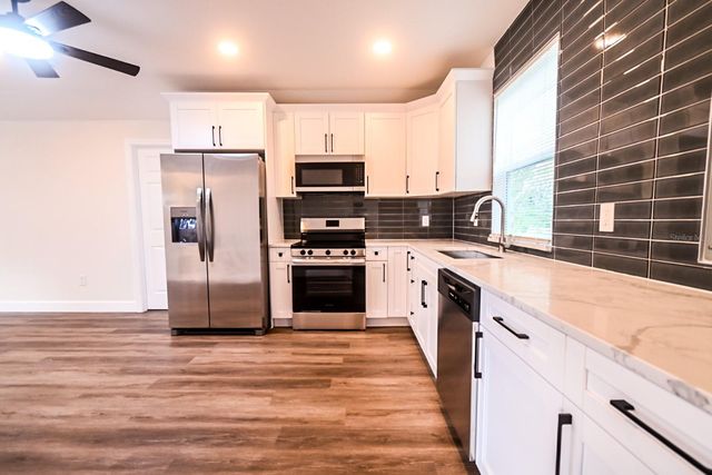 426 S DISSTON AVENUE, Tarpon Springs, FL 34689