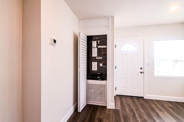 426 S DISSTON AVENUE, Tarpon Springs, FL 34689