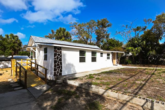 426 S DISSTON AVENUE, Tarpon Springs, FL 34689